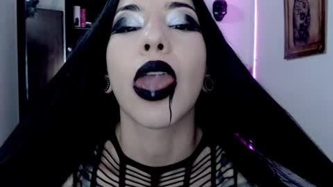 Snapshot of emearld_black chatting on February 2026 05:52:01 AM Emerald Black online show from February 2026 05:52:01 AM