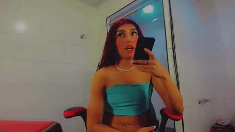 Snapshot of emeli_roushot chatting on January 2025 05:41:02 AM Emeli online show from January 2025 05:41:02 AM