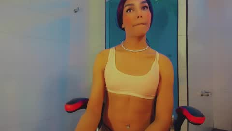 Snapshot of emeli_roushot chatting on January 2025 11:24:01 AM Emeli online show from January 2025 11:24:01 AM