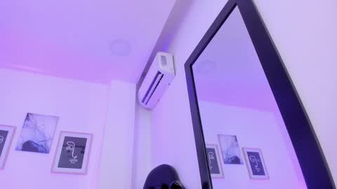 Snapshot of emelie_89 chatting on February 2025 03:18:02 PM emelie_89 online show from February 2025 03:18:02 PM
