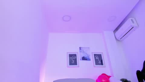 Snapshot of emelie_89 chatting on February 2025 06:12:01 PM emelie_89 online show from February 2025 06:12:01 PM