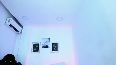 Snapshot of emelie_89 chatting on March 2025 12:16:01 PM emelie_89 online show from March 2025 12:16:01 PM