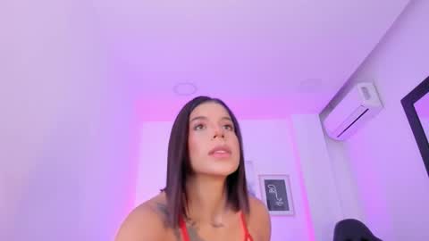 Snapshot of emelie_89 chatting on March 2025 12:01:02 PM emelie_89 online show from March 2025 12:01:02 PM