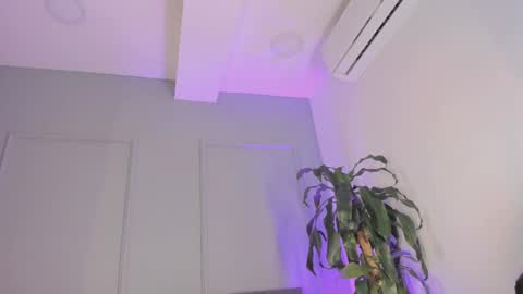 emelie_89 online show from October 2025 09:35:02 AM