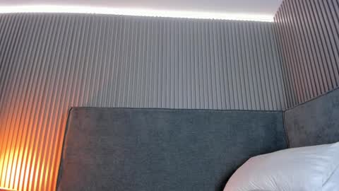 emelie_89 online show from November 2025 11:43:01 AM