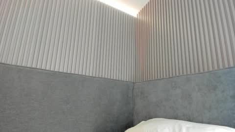 emelie_89 online show from November 2025 10:25:02 AM