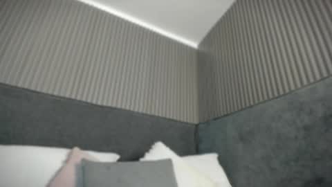 emelie_89 online show from May 2026 11:37:01 AM