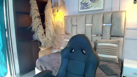 Snapshot of emelie_ch_ chatting on January 2025 02:49:01 PM Emily online show from January 2025 02:49:01 PM