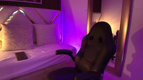 Emily  online show from January 2026 06:06:02 AM