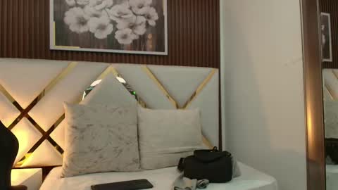 Emily  online show from February 2026 04:32:01 AM