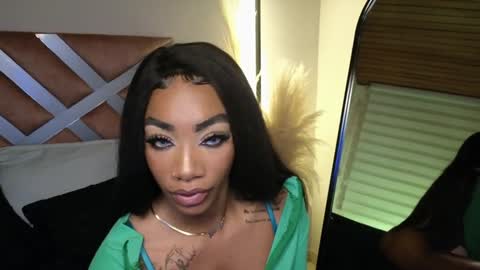 Snapshot of emely_brandon_ chatting on January 2025 12:27:02 AM anyelii online show from January 2025 12:27:02 AM