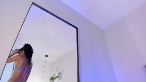 Emely online show from October 2025 11:33:02 AM