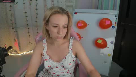 Snapshot of emely_garcias chatting on September 2025 11:15:01 AM emelia online show from September 2025 11:15:01 AM