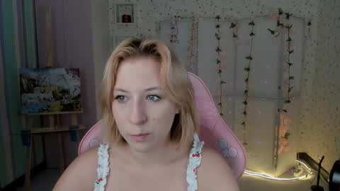 Snapshot of emely_garcias chatting on October 2025 12:24:02 PM emelia online show from October 2025 12:24:02 PM