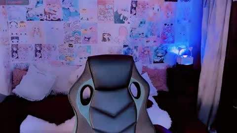 Emely Rous online show from November 2025 02:33:01 PM