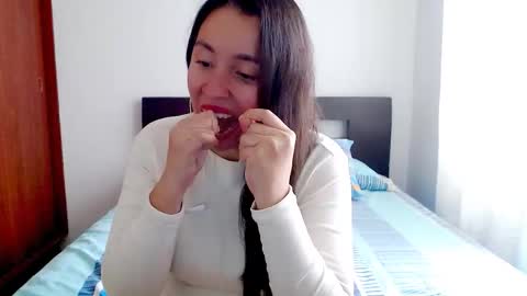 Snapshot of emely_sexx chatting on October 2025 06:31:01 PM emely_sexx online show from October 2025 06:31:01 PM