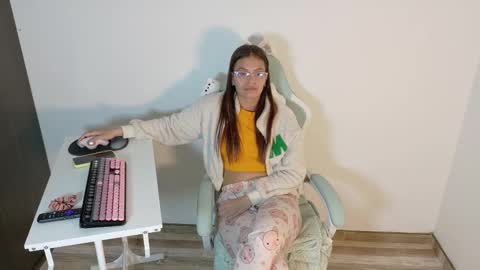 Snapshot of emerald_sparkles chatting on September 2025 03:00:02 AM sabrina online show from September 2025 03:00:02 AM