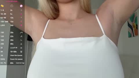 Snapshot of emeraldcotton chatting on June 2026 11:25:01 AM Gily online show from June 2026 11:25:01 AM