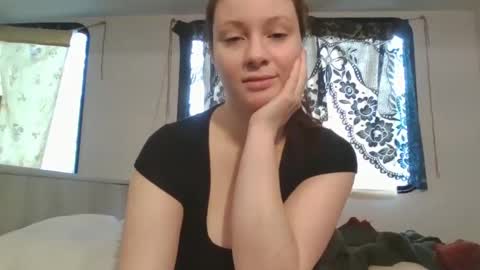 Snapshot of emerieskye chatting on January 2025 05:34:01 PM EmerieSkye online show from January 2025 05:34:01 PM