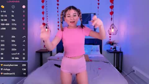 Snapshot of emi_joy chatting on February 2025 03:31:02 PM Emily follow me online show from February 2025 03:31:02 PM