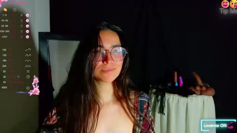 Snapshot of emi_roberts chatting on October 2025 04:27:01 AM Emmily Roberts online show from October 2025 04:27:01 AM