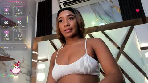 Snapshot of emii_brown chatting on February 2026 02:07:02 AM Emy online show from February 2026 02:07:02 AM