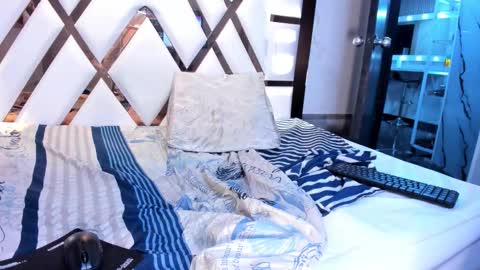 Snapshot of emii_brown chatting on February 2026 07:51:01 AM Emy online show from February 2026 07:51:01 AM