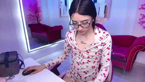 Emiily  online show from May 2026 07:18:02 PM