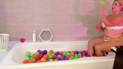 EMILY ROBERTS online show from January 2025 02:04:01 AM