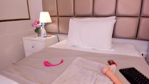 EMILY ROBERTS online show from January 2025 01:35:01 AM