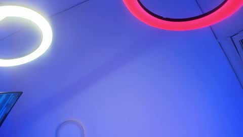   online show from October 2025 09:58:02 PM