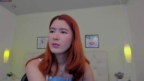 Snapshot of emiilycutex_ chatting on December 2024 12:23:02 PM online show from December 2024 12:23:02 PM