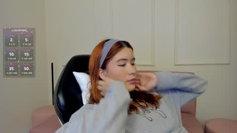 Snapshot of emiilycutex_ chatting on February 2025 12:14:02 PM online show from February 2025 12:14:02 PM