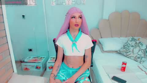 Snapshot of emiilysaenzz chatting on December 2024 09:54:02 PM EmillySaenz online show from December 2024 09:54:02 PM