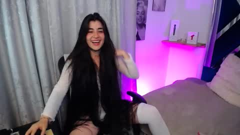 Snapshot of emilayton_ chatting on December 2024 06:37:01 AM emilayton_ online show from December 2024 06:37:01 AM