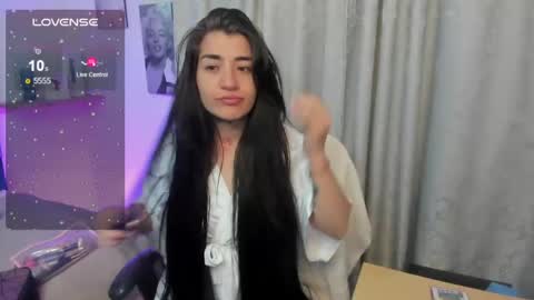 Snapshot of emilayton_ chatting on January 2025 03:43:01 AM emilayton_ online show from January 2025 03:43:01 AM