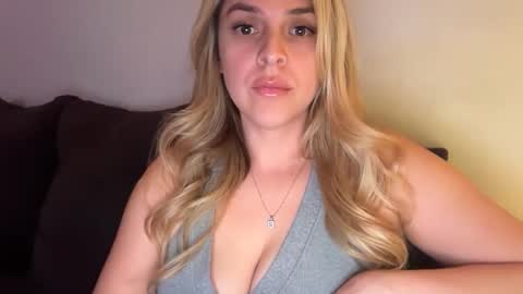 Snapshot of emilelovesyou chatting on January 2026 04:27:02 AM emilelovesyou online show from January 2026 04:27:02 AM