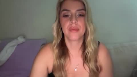 Snapshot of emilelovesyou chatting on April 2026 06:30:02 AM emilelovesyou online show from April 2026 06:30:02 AM