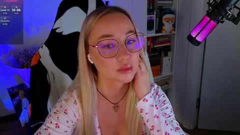 Emili online show from October 2025 08:34:02 AM