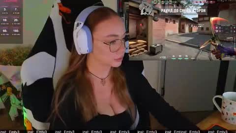 Snapshot of emili1_bc chatting on November 2025 08:57:01 AM Emili online show from November 2025 08:57:01 AM