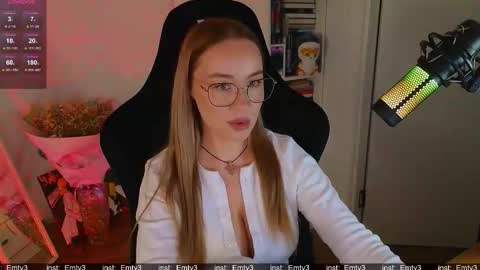 Snapshot of emili1_bc chatting on December 2025 12:54:01 PM Emili online show from December 2025 12:54:01 PM