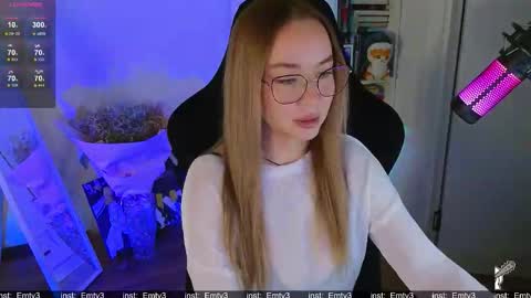 Snapshot of emili1_bc chatting on December 2025 02:04:01 PM Emili online show from December 2025 02:04:01 PM