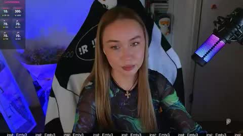 Snapshot of emili1_bc chatting on December 2025 04:23:02 PM Emili online show from December 2025 04:23:02 PM