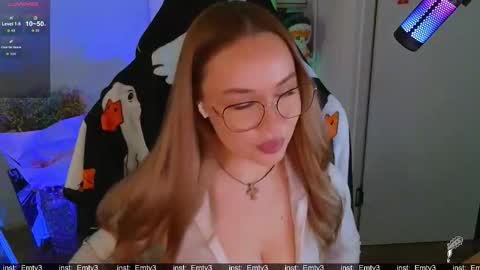 Snapshot of emili1_bc chatting on December 2025 11:16:02 AM Emili online show from December 2025 11:16:02 AM