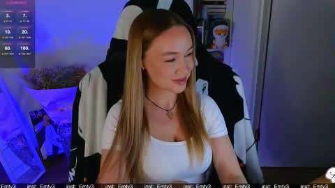 Snapshot of emili1_bc chatting on January 2026 01:49:01 PM Emili online show from January 2026 01:49:01 PM