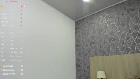 Snapshot of emili_lenus chatting on December 2024 02:35:02 PM Emili Lenus online show from December 2024 02:35:02 PM