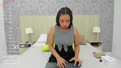 Snapshot of emili_lenus chatting on January 2025 05:51:02 PM Emili Lenus online show from January 2025 05:51:02 PM