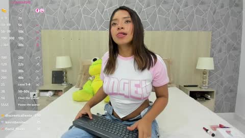 Snapshot of emili_lenus chatting on January 2025 05:17:02 PM Emili Lenus online show from January 2025 05:17:02 PM