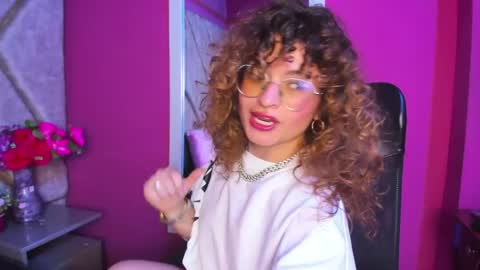 Snapshot of emili_rouse_ chatting on September 2025 09:59:02 PM Emy online show from September 2025 09:59:02 PM