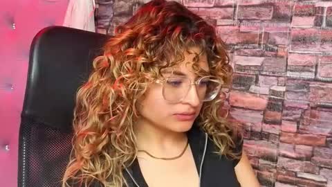 Emy  online show from January 2026 04:04:01 AM